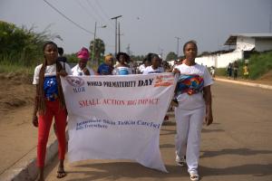 Kangaroo Mother Care (KMC) mothers, guardians and other relatives parade in Harper, Liberia, upon completion of the 2024 KMC program cycle. Photo by Ansumana Sesay / PIH