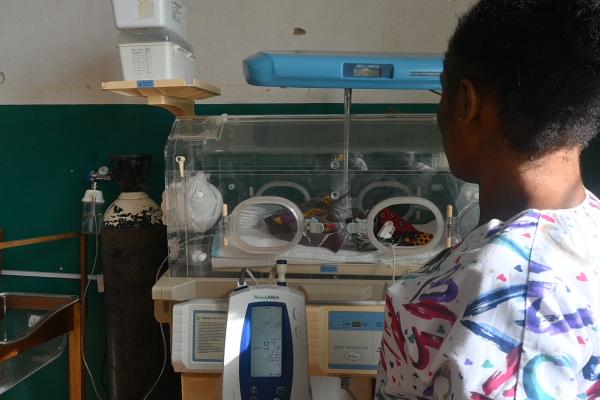 a young baby delivered at JJ Dossen Hospital receives care in an incubator