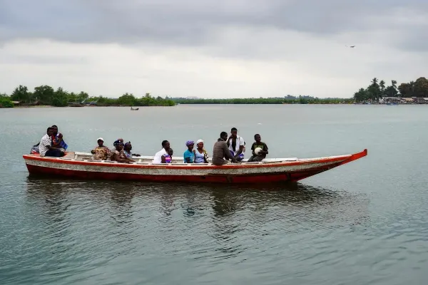 Residents of Puluken cross the Hoffman River on the Puluken Town Canoe
