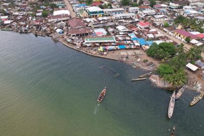 The Puluken Town Canoe heads toward Harper, Liberia. 